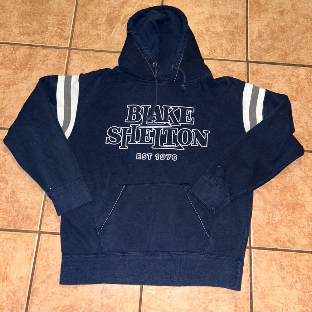 Blake Shelton blue hoodie